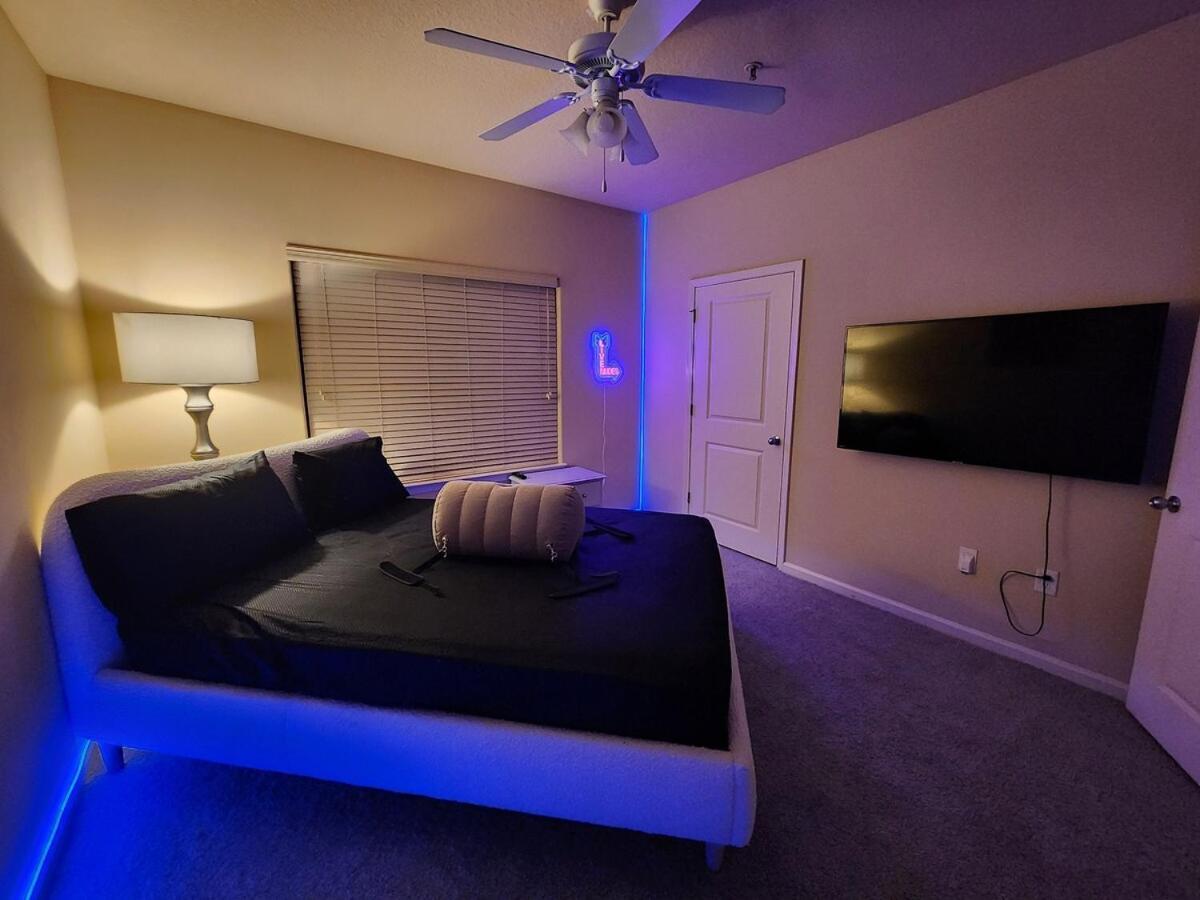 Two Couple Up - Adults Only! Instant Booking Let'S Play Charlotte Exterior photo