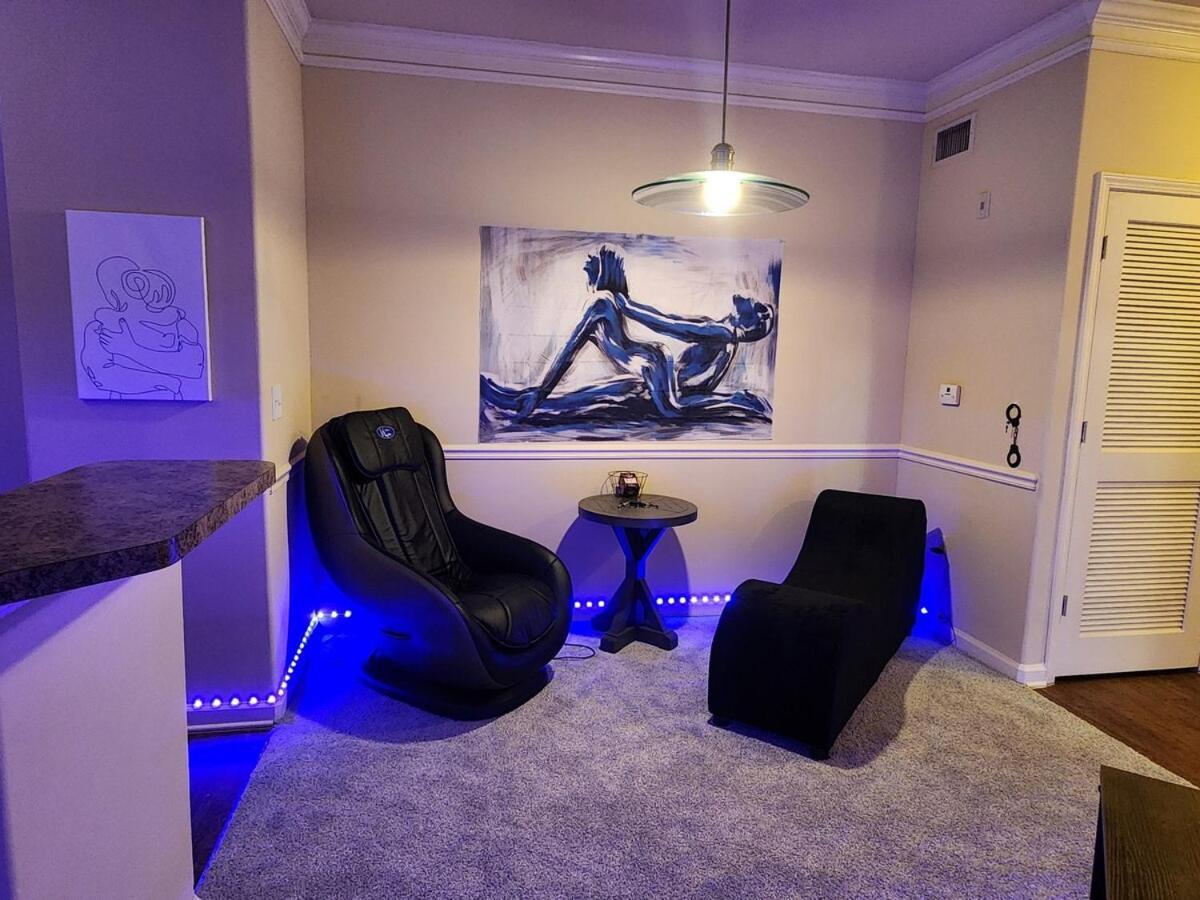 Two Couple Up - Adults Only! Instant Booking Let'S Play Charlotte Exterior photo