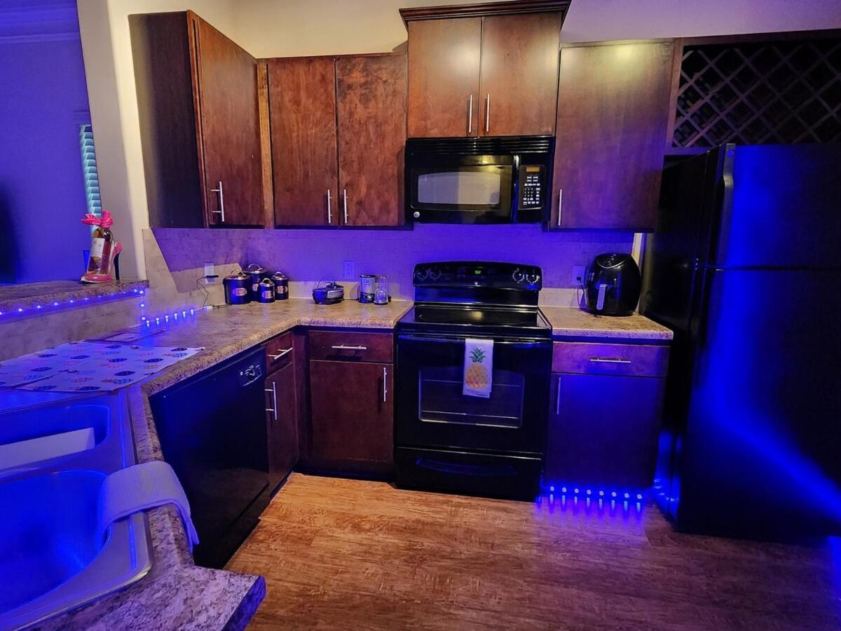 Two Couple Up - Adults Only! Instant Booking Let'S Play Charlotte Exterior photo