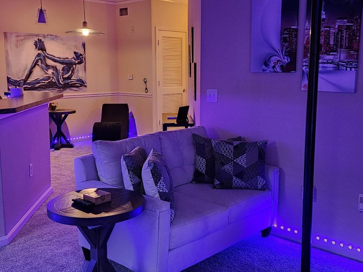 Two Couple Up - Adults Only! Instant Booking Let'S Play Charlotte Exterior photo