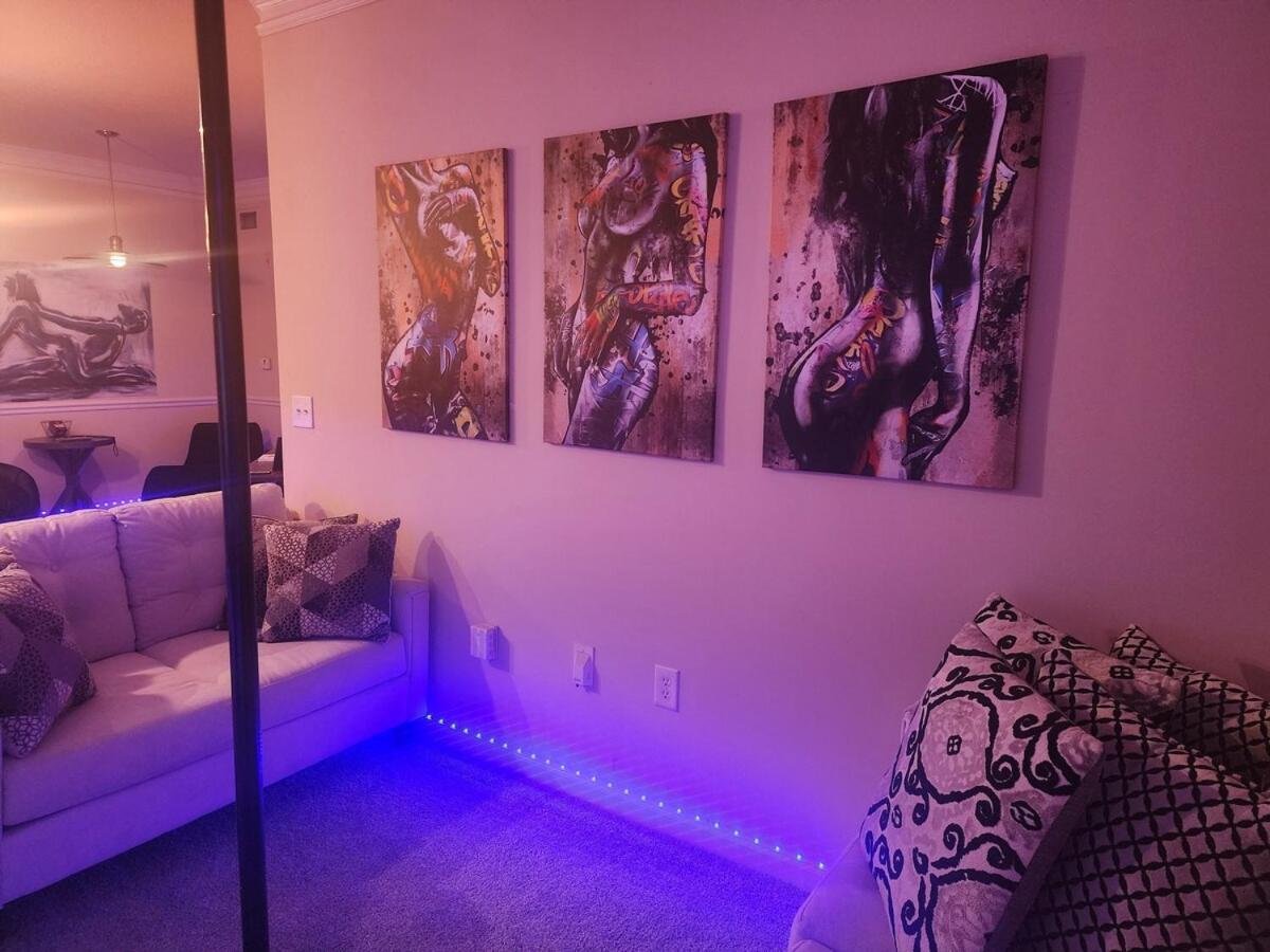 Two Couple Up - Adults Only! Instant Booking Let'S Play Charlotte Exterior photo